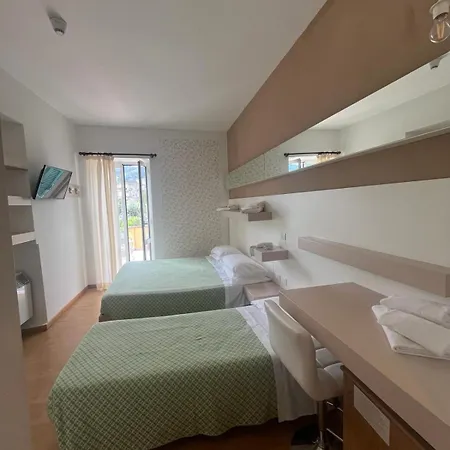 Отель Melograno 3*